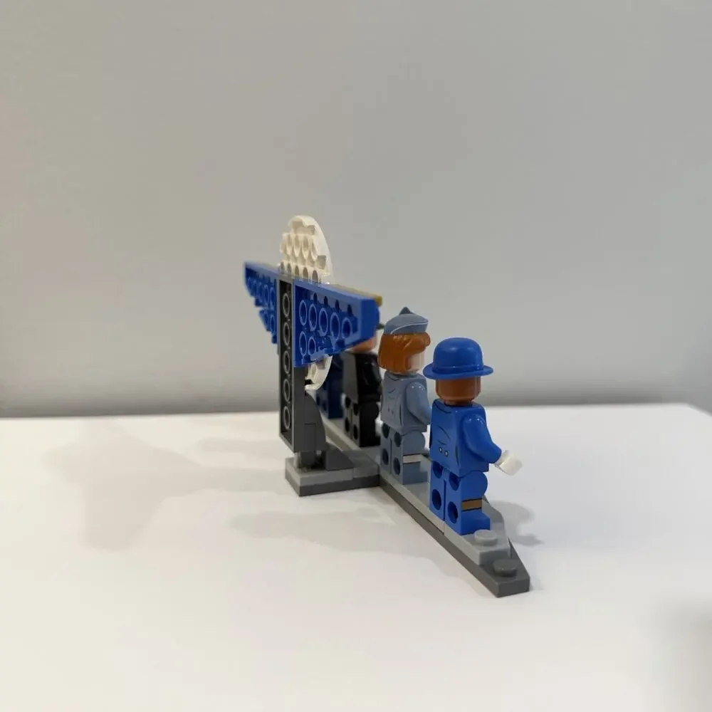 LEGO 11378 Douglas DC-3 PAN AM Airliner 4 Minifigures and Stand